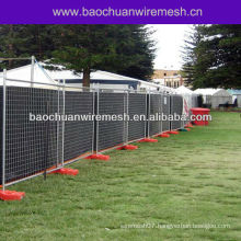 Outdoor temporary event fencing